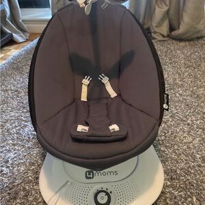 4moms Infant Bouncer Seat in Gray - Comfortable Baby Rocker